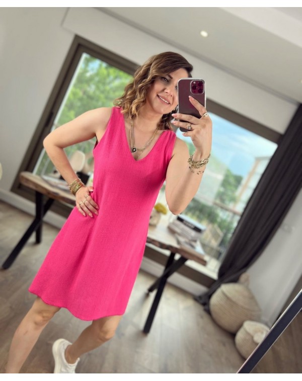 PEMBE V YAKA KRİNKIL KUMAŞ ELBİSE