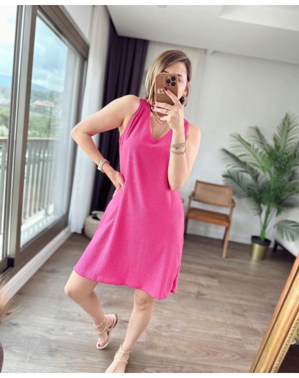PEMBE V YAKA KRİNKIL KUMAŞ ELBİSE