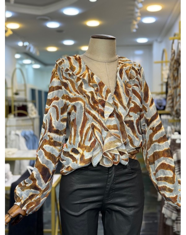 Önü Fırfırlı Gold Düğmeli Kahve Desenli Şifon Bluz