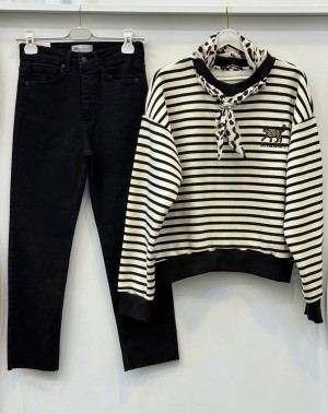 Üç İplik İçi Şardonlu Fularlı Sweatshirt Üç İplik İçi Şardonlu Fularlı Sweatshirt