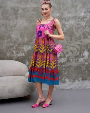 Pembe Desenli Viskon Kumaş Kare Yaka Elbise 