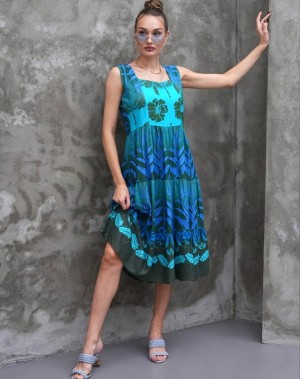 Mavi Desenli Viskon Kumaş Kare Yaka Elbise 