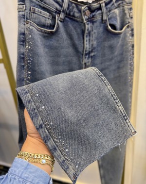 Yeni Taşlı Kesik Paça Boyfriend Jean