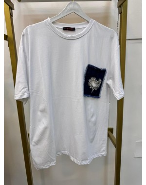 Kalp Desenli Cep Detaylı Beyaz Tshirt