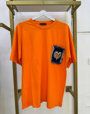 Kalp Desenli Cep Detaylı Turuncu Tshirt Kalp Desenli Cep Detaylı Turuncu Tshirt