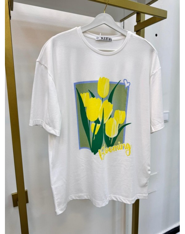 Sarı Çiçek Detaylı Beyaz Tshirt
