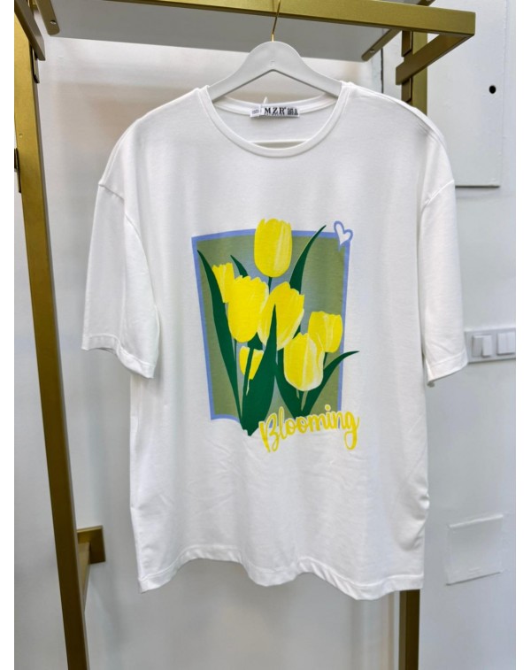 Sarı Çiçek Detaylı Beyaz Tshirt