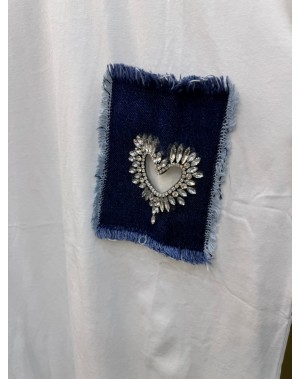 Kalp Desenli Cep Detaylı Beyaz Tshirt