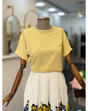 Yakası Taşlı Sarı Bluz