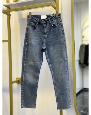 Yeni Taşlı Kesik Paça Boyfriend Jean