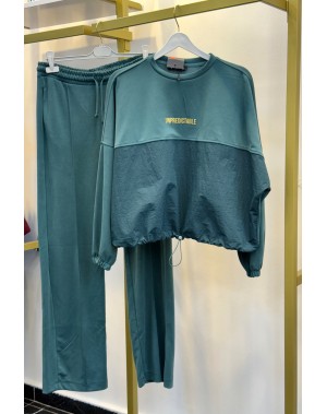 Zümrüt Yeşil Paraşüt Kumaş Detaylı Eşofman Takımı Zümrüt Yeşil Paraşüt Kumaş Detaylı Eşofman Takımı