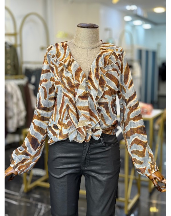 Önü Fırfırlı Gold Düğmeli Kahve Desenli Şifon Bluz