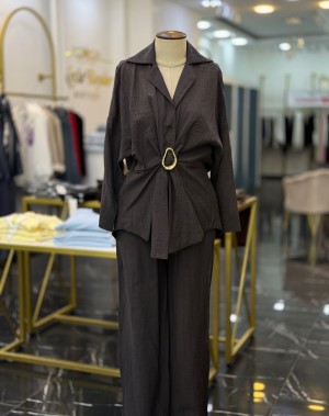 Lüx Kalite Broş Detaylı Özel Kumaş Kahverengi Takım 